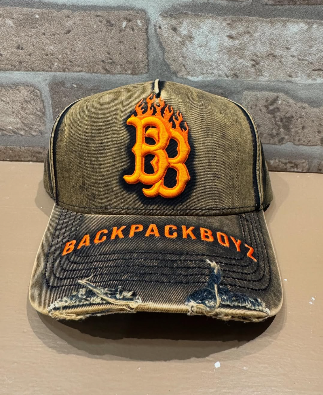 Fino x Backpackboyz naranja